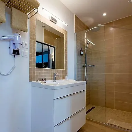 Cit'hotel Le Regina Gare Saint-jean מלון