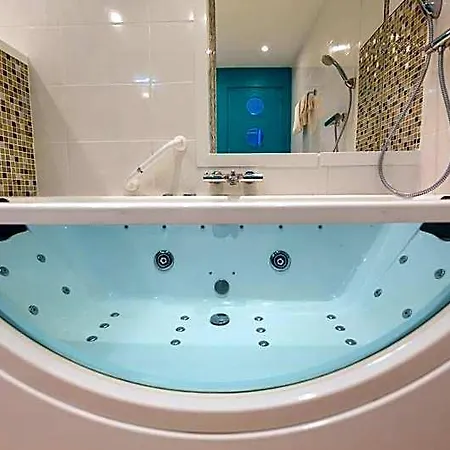 Cit'hotel Le Regina Gare Saint-jean 2*