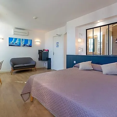 Cit'hotel Le Regina Gare Saint-jean 2*