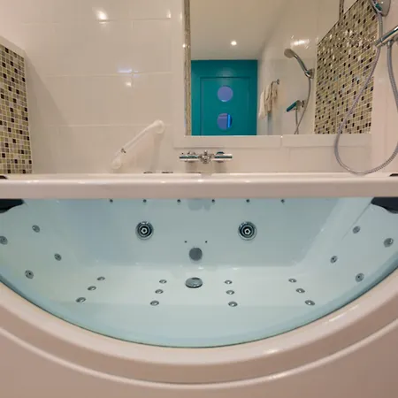 מלון Cit'hotel Le Regina Gare Saint-jean 2*