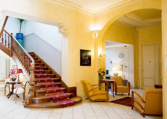Hotel Cit'hotel Le Regina Gare Saint-jean 2*