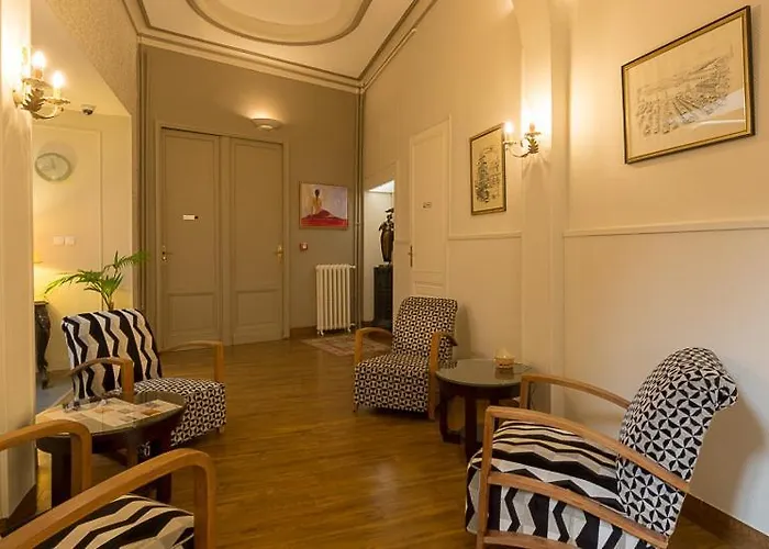 Cit'hotel Le Regina Gare Saint-jean 호텔