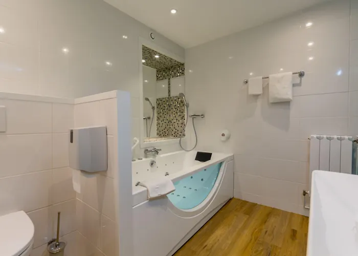 Cit'hotel Le Regina Gare Saint-jean 2*